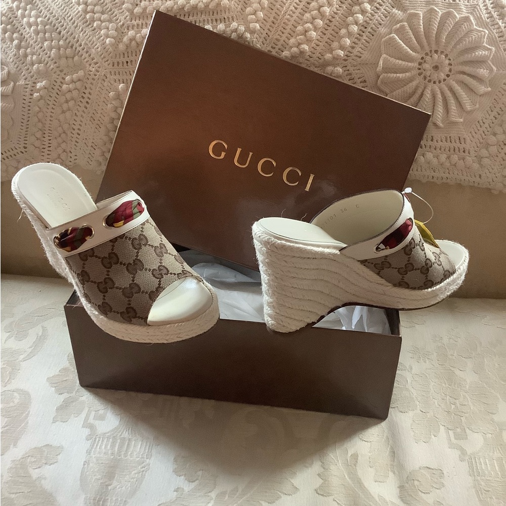 Gucci wedge shoes size 6